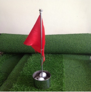 Cờ lỗ golf mini trong nhà